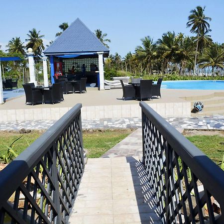 Blue Diamond Beach Resort Apam Ngoại thất bức ảnh